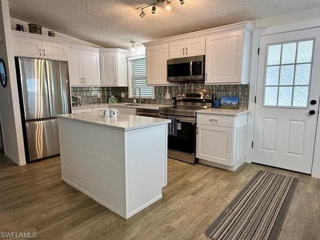 158 Seven Seas WAY # 158, NAPLES FL 34104-1