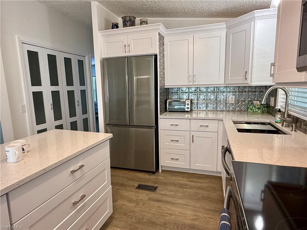 158 Seven Seas WAY # 158, NAPLES FL 34104-2