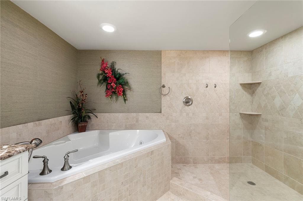 4451 Gulf Shore BLVD N 1704-15