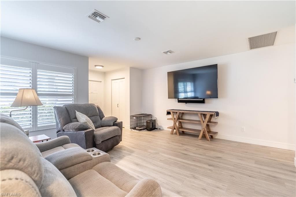 2237 River Reach DR, NAPLES FL 34104-2