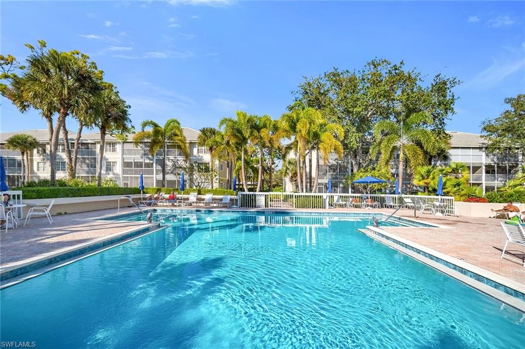 322 Sugar Pine LN # 322, NAPLES FL 34108-36