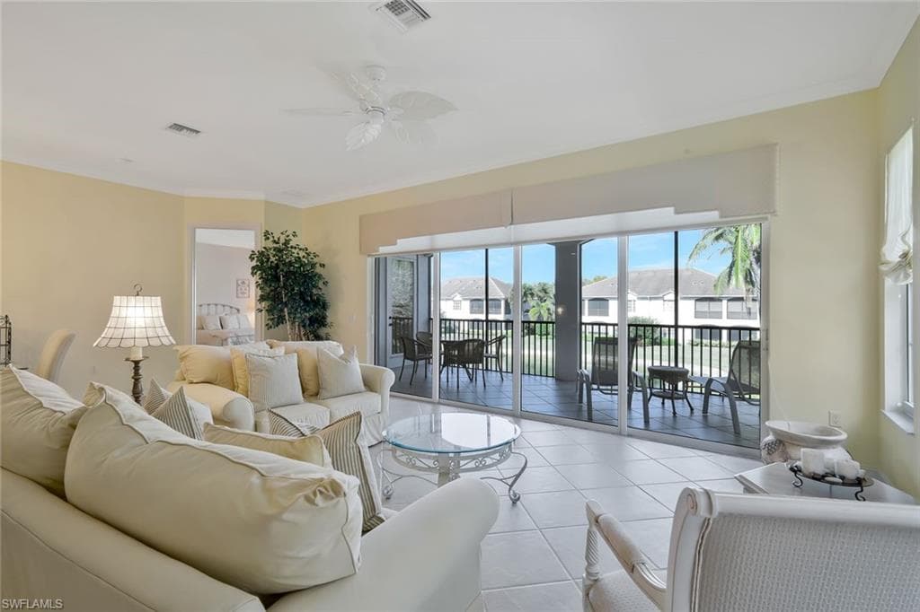 5025 Blauvelt WAY # 202, NAPLES FL 34105-4