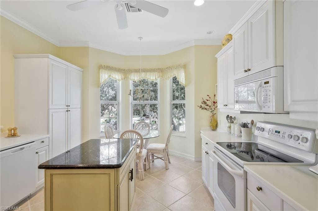 5025 Blauvelt WAY # 202, NAPLES FL 34105-7