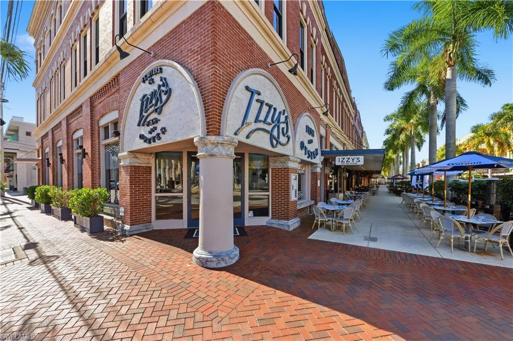 2260 1st ST 210-21