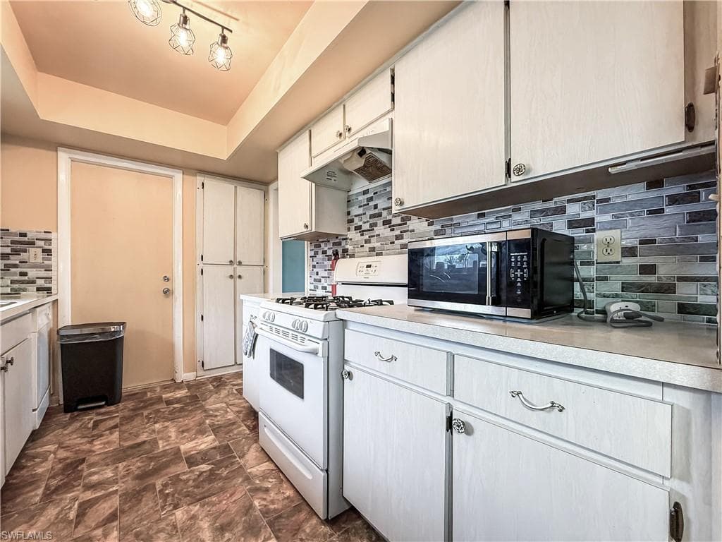 218 Fireside CT, LEHIGH ACRES FL 33936-7