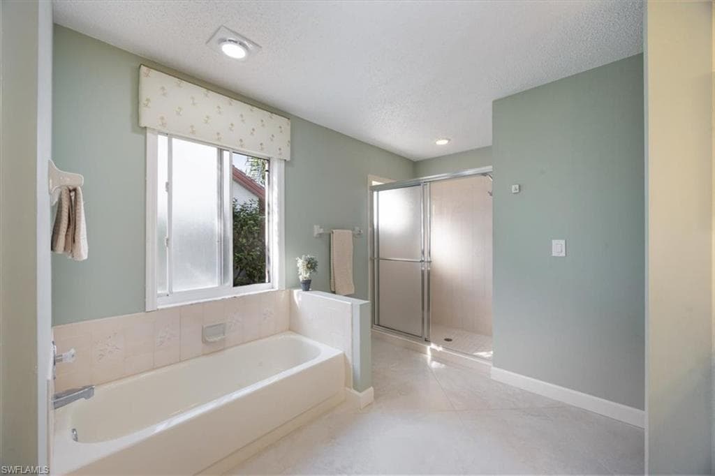4198 Royal Wood BLVD-16