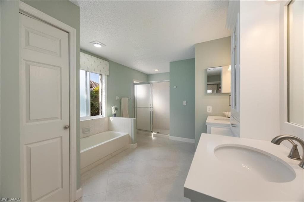 4198 Royal Wood BLVD-15
