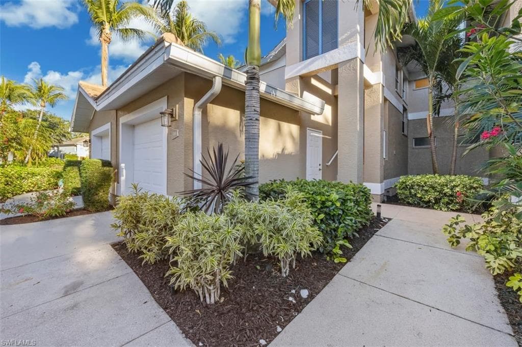 866 Carrick Bend CIR 201-4