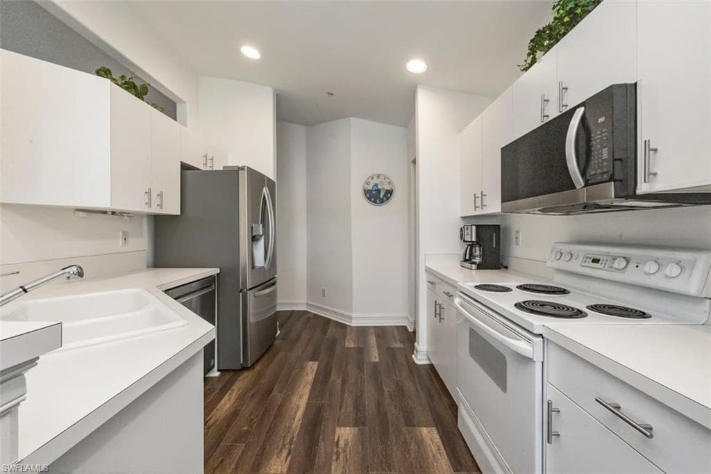 866 Carrick Bend CIR 201-7
