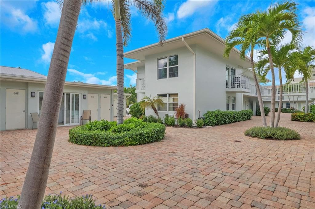 642 12th AVE S, NAPLES FL 34102-14