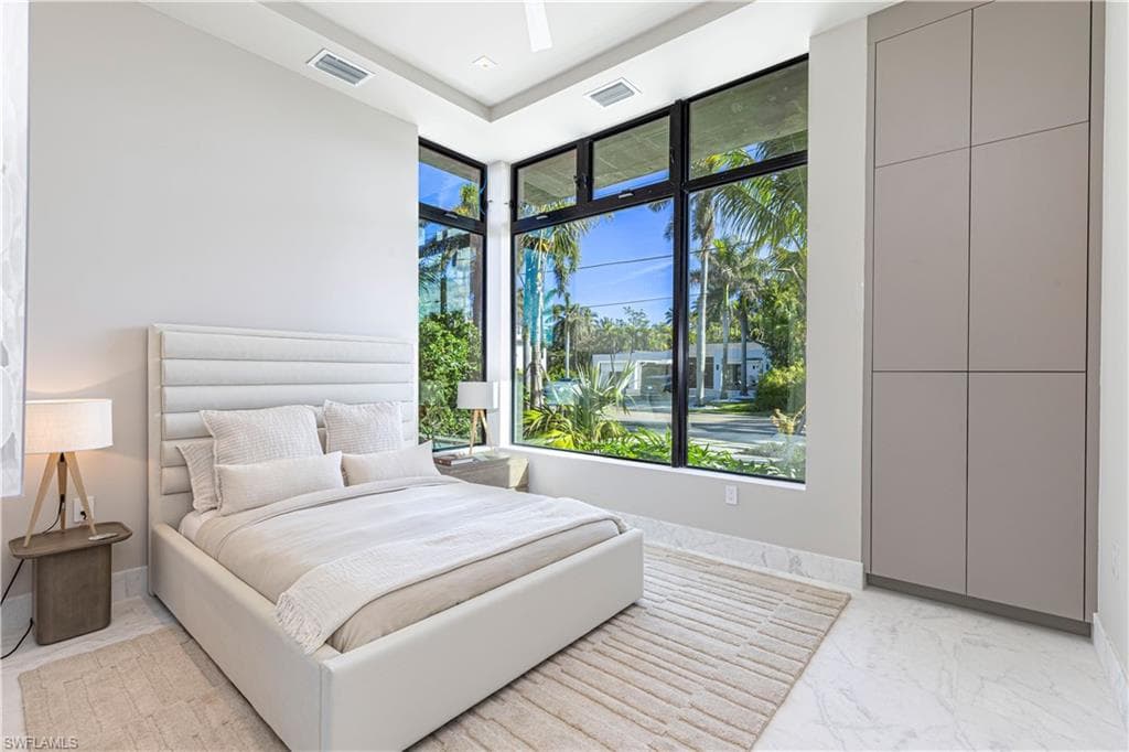 1100 Sandpiper ST, NAPLES FL 34102-25