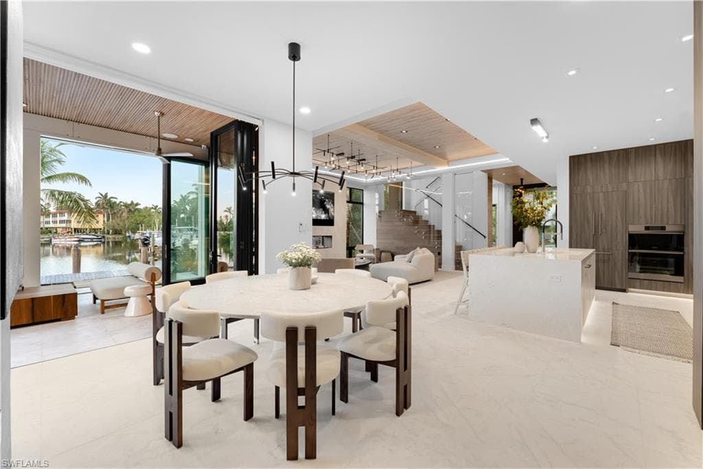 1100 Sandpiper ST, NAPLES FL 34102-19