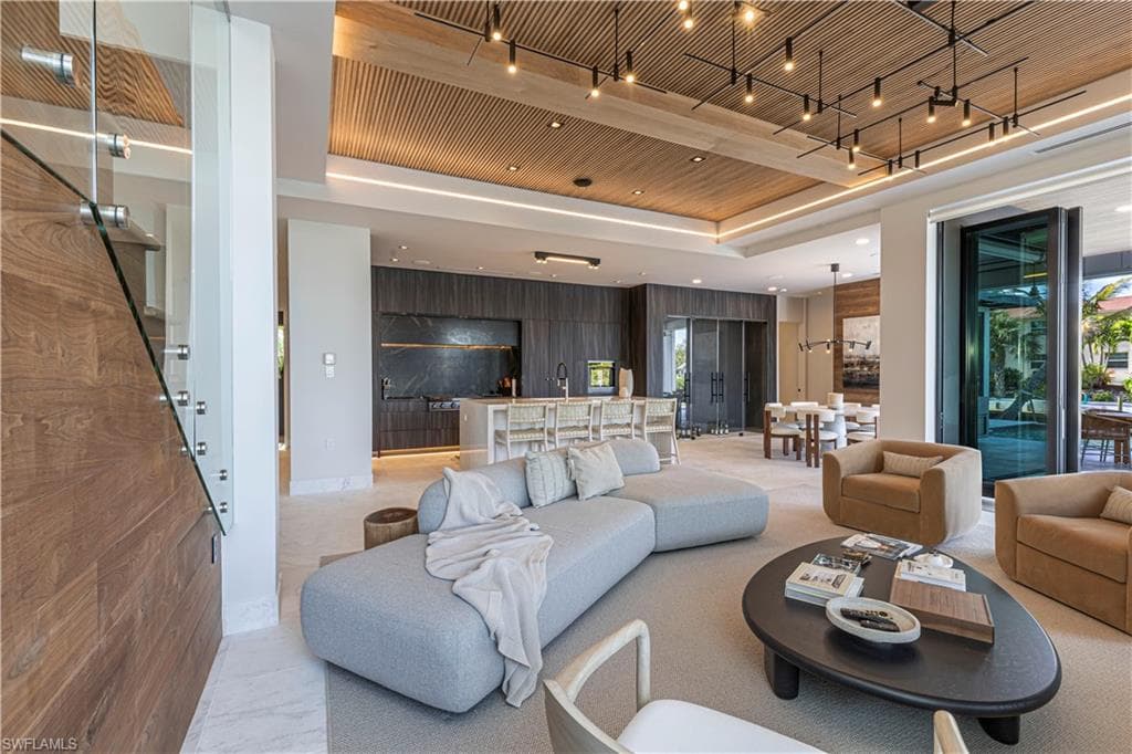 1100 Sandpiper ST, NAPLES FL 34102-17