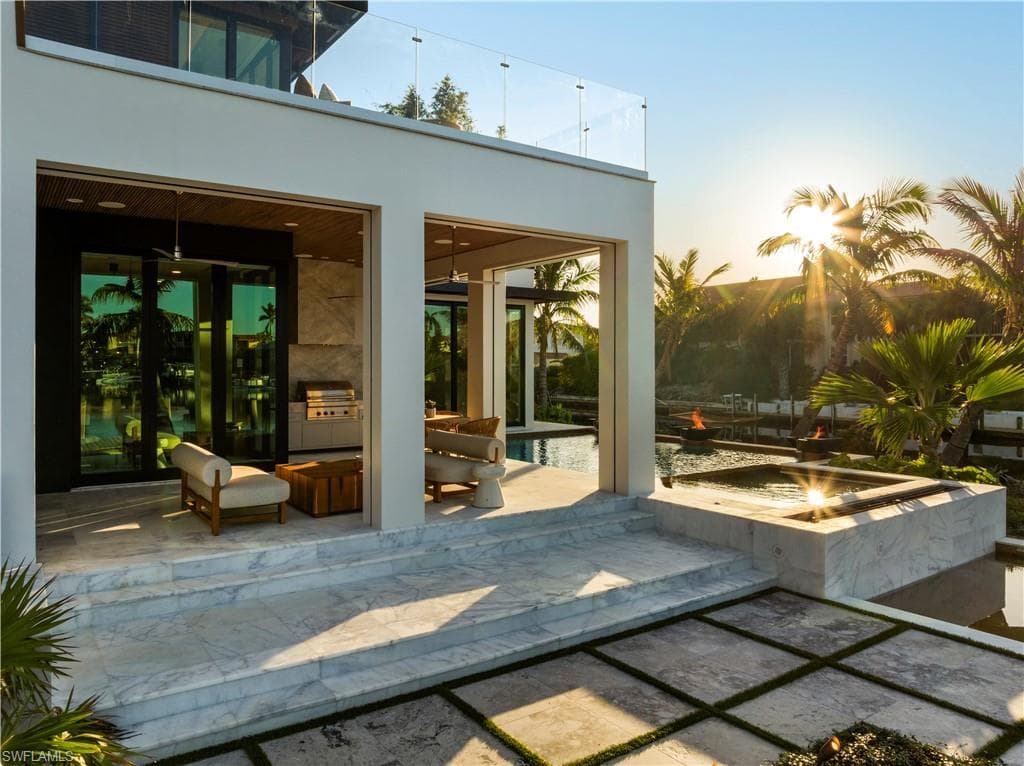 1100 Sandpiper ST, NAPLES FL 34102-10