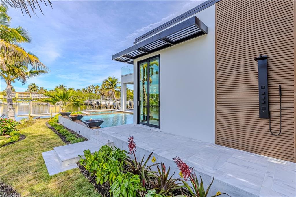 1100 Sandpiper ST, NAPLES FL 34102-24