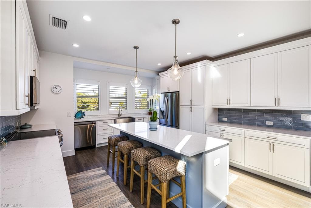 454 Sea Oats DR, SANIBEL FL 33957-8
