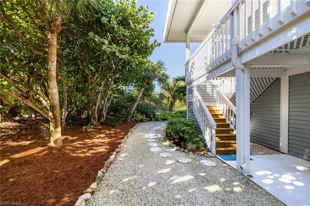 454 Sea Oats DR, SANIBEL FL 33957-37