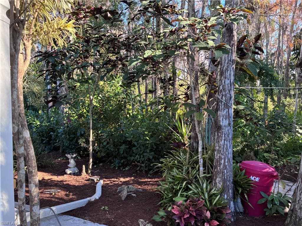 10727 Maui CIR, ESTERO FL 33928-3