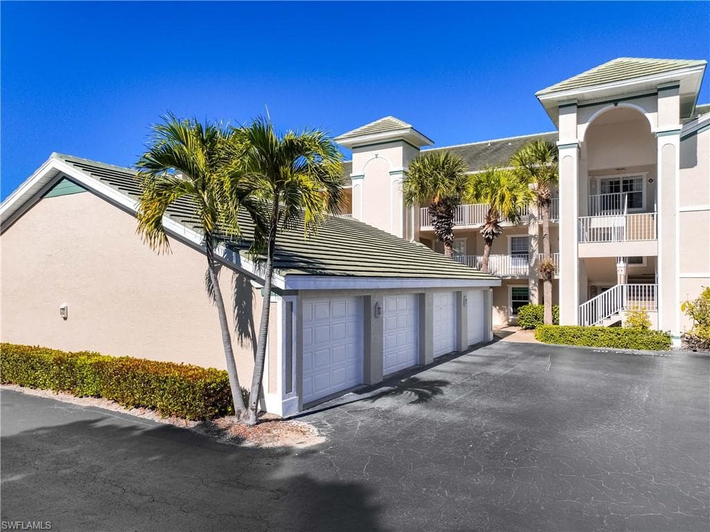 28871 Bermuda Lago CT # 304, BONITA SPRINGS FL 34134-2