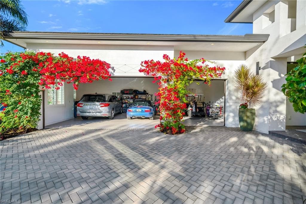 1671 Vinland WAY, NAPLES FL 34105-25