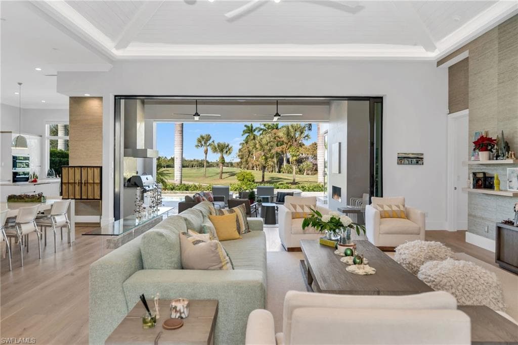 1671 Vinland WAY, NAPLES FL 34105-8