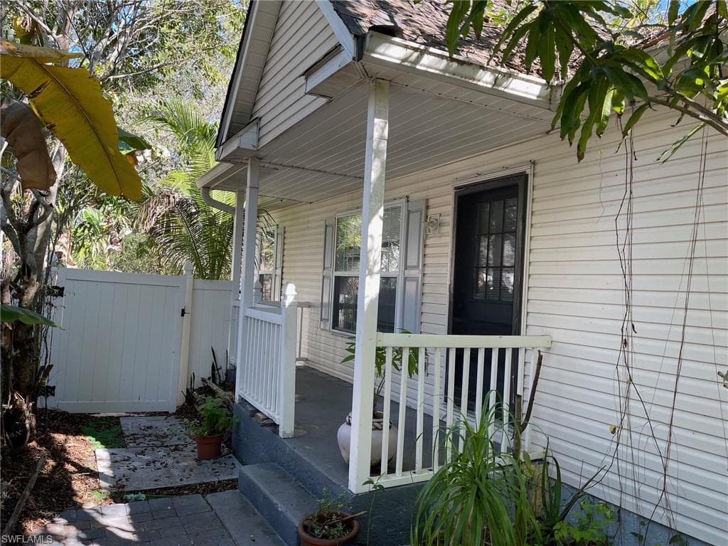 318 Leawood CIR, NAPLES FL 34104-1