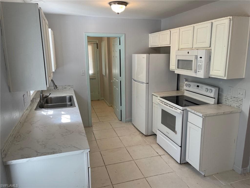 318 Leawood CIR, NAPLES FL 34104-2