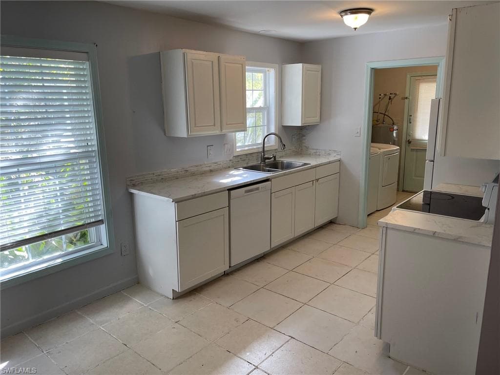 318 Leawood CIR, NAPLES FL 34104-3