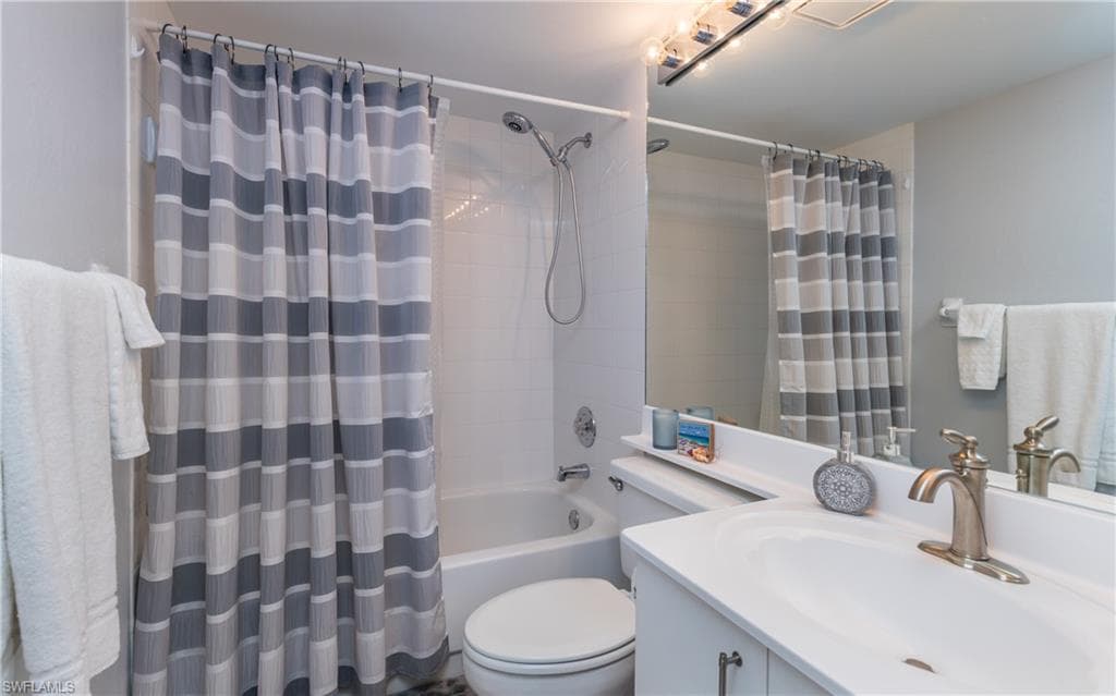 5825 Trailwinds DR # 425, FORT MYERS FL 33907-17
