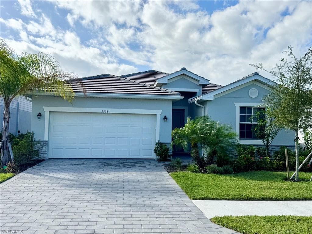 2258 Avocado LN, NAPLES FL 34120-17