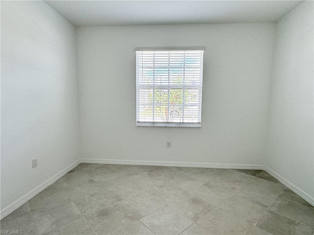 2258 Avocado LN, NAPLES FL 34120-10