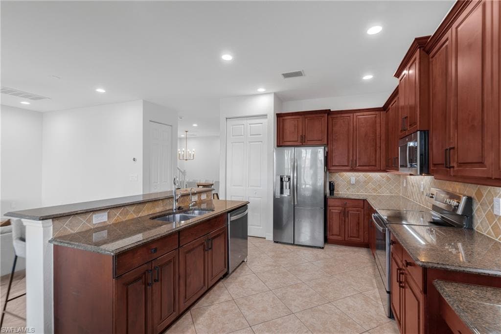 10487 Winged Elm LN-5