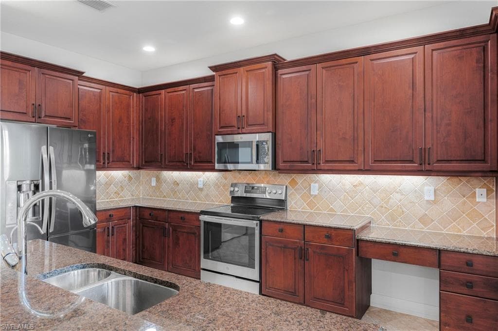 10487 Winged Elm LN-4
