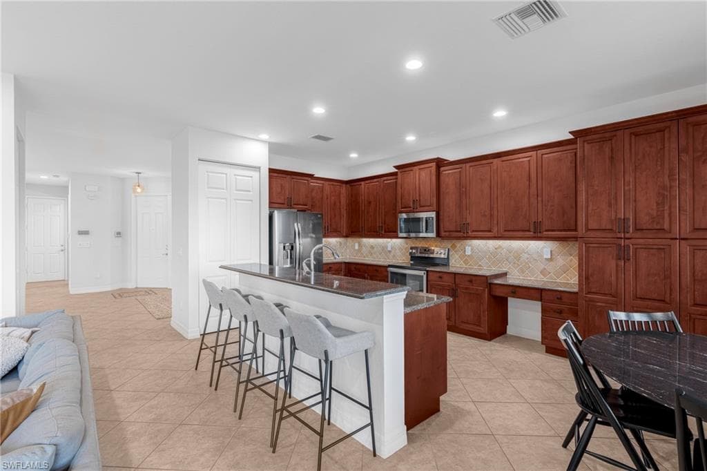 10487 Winged Elm LN-7