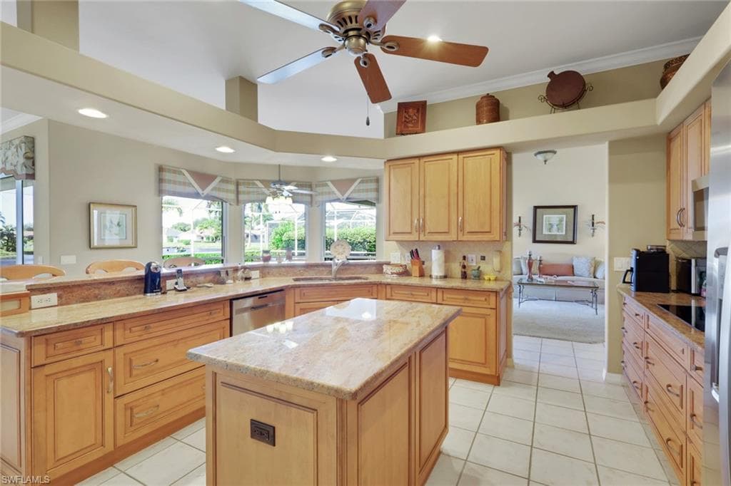 11079 Phoenix WAY, NAPLES FL 34119-2