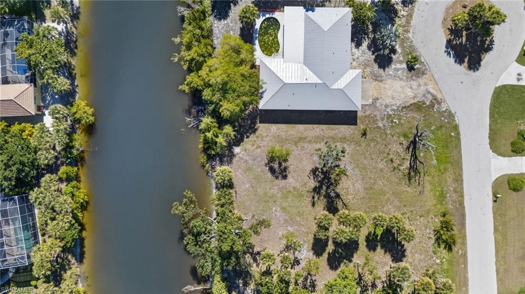 408 Tiree CIR, SANIBEL FL 33957-5