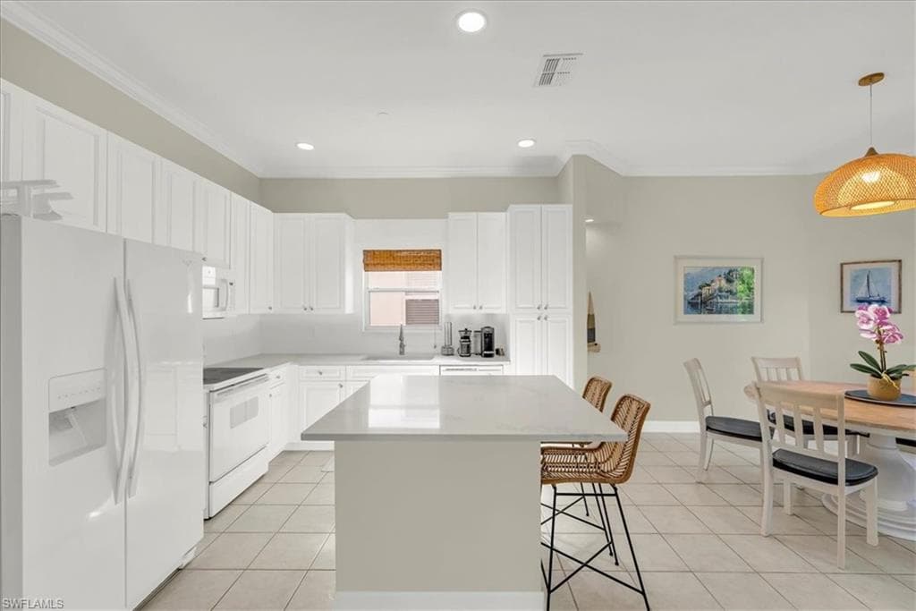 28327 Hidden Lake DR, BONITA SPRINGS FL 34134-8