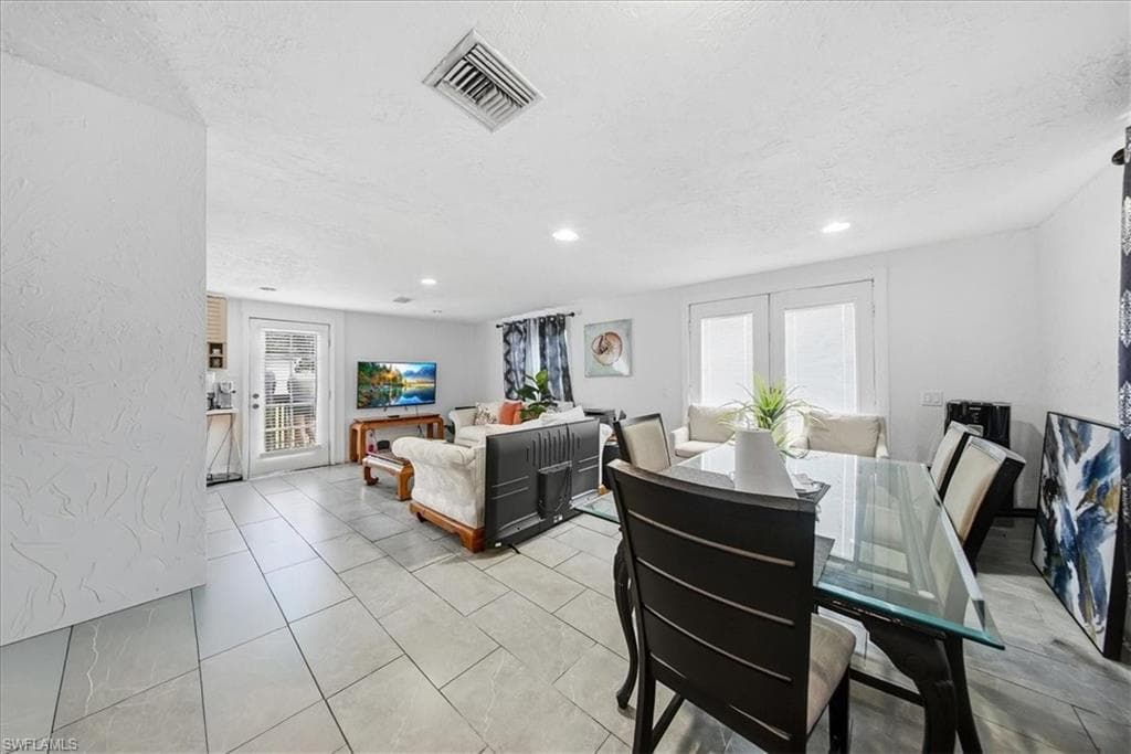 1978 Laurel LN, NORTH FORT MYERS FL 33917-25