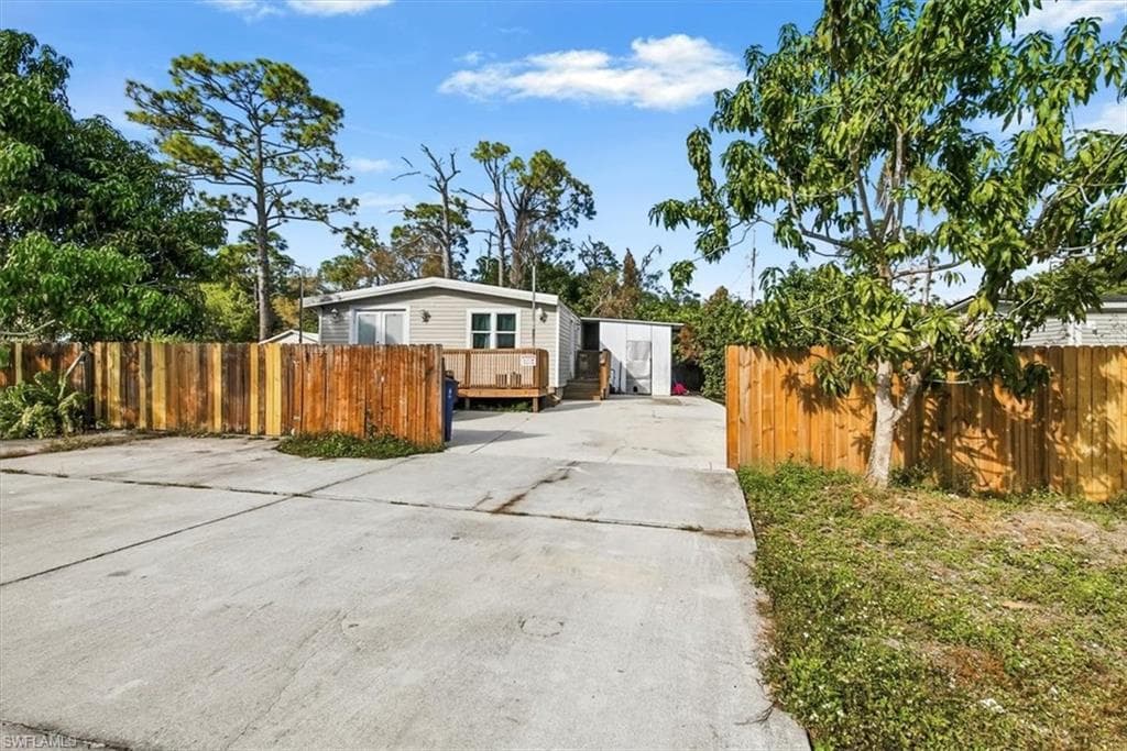 1978 Laurel LN, NORTH FORT MYERS FL 33917-7