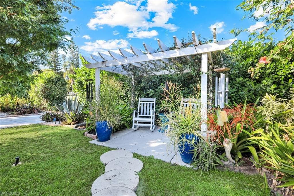 4352 Parrot AVE, NAPLES FL 34104-21