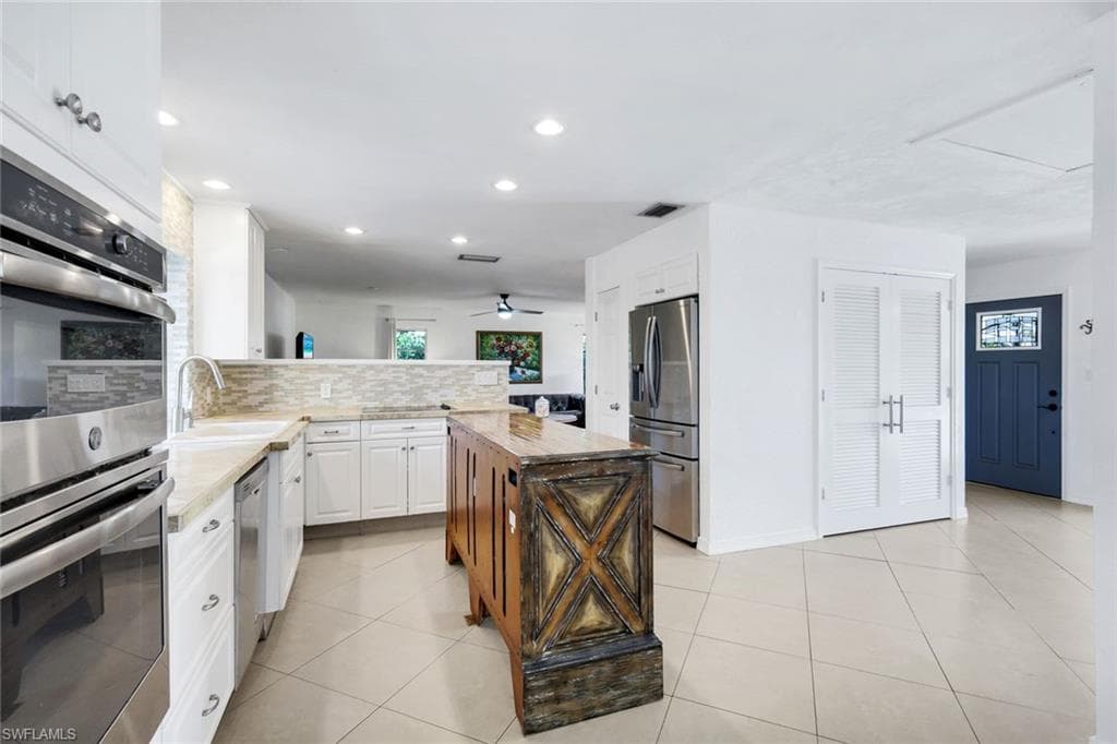 4352 Parrot AVE, NAPLES FL 34104-10