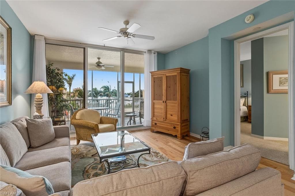 400 FLAGSHIP DR # 306, NAPLES FL 34108-4