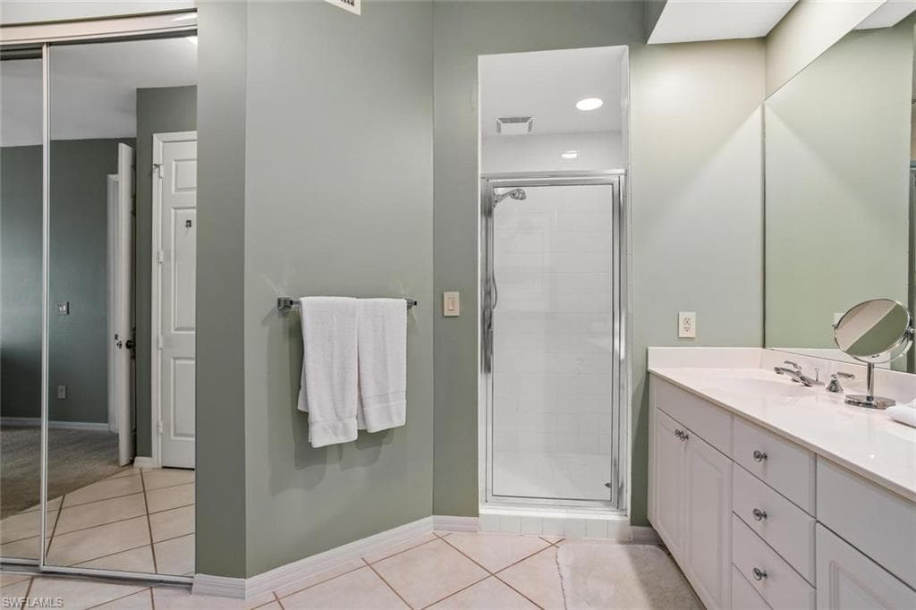 400 FLAGSHIP DR # 306, NAPLES FL 34108-9