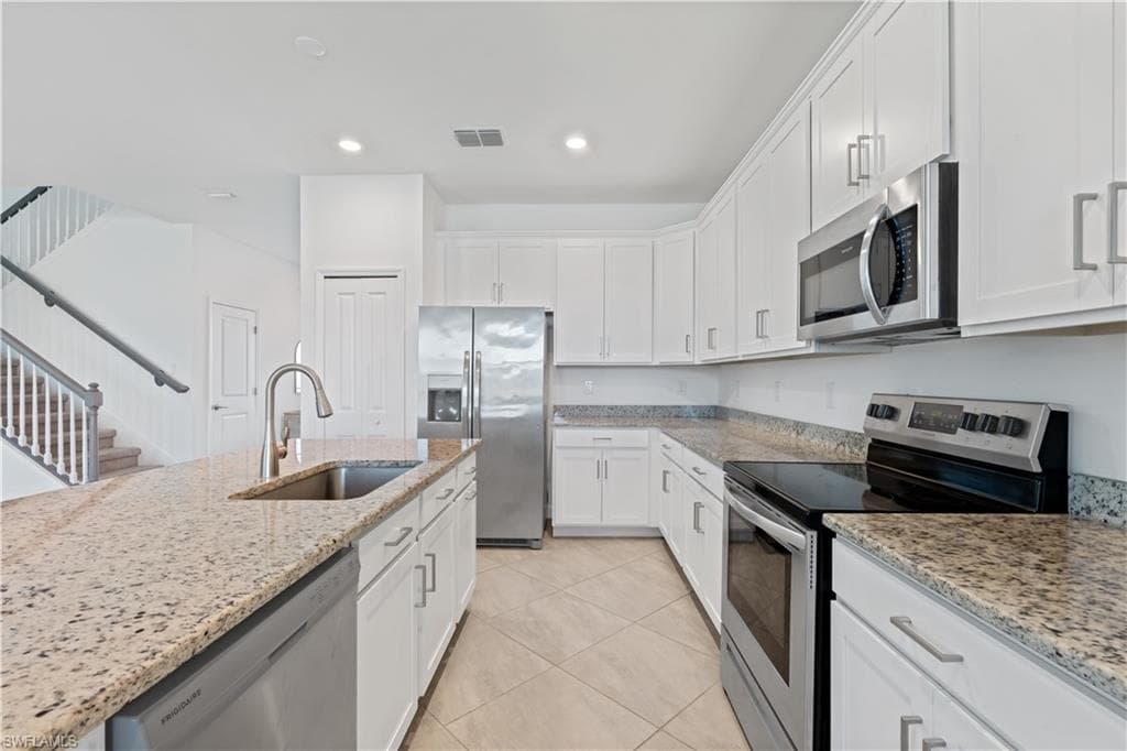 13805 Pine Lodge LN S, FORT MYERS FL 33913-13