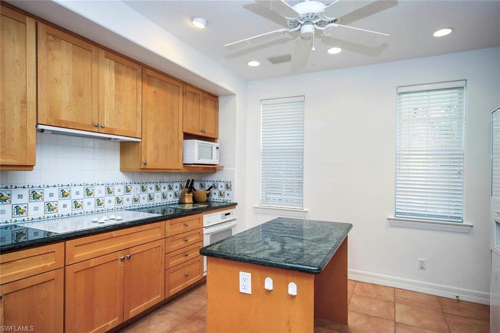 580 Sea Oats DR, SANIBEL FL 33957-11