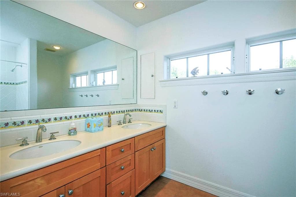 580 Sea Oats DR, SANIBEL FL 33957-29