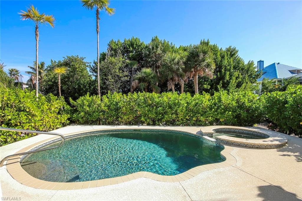 580 Sea Oats DR, SANIBEL FL 33957-37