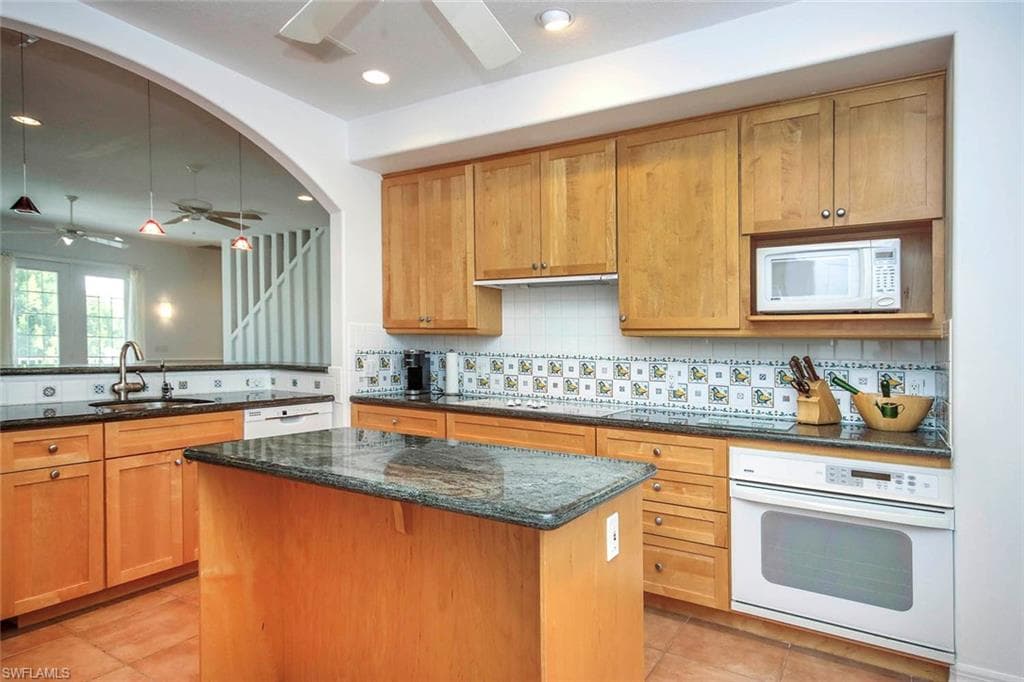 580 Sea Oats DR, SANIBEL FL 33957-9