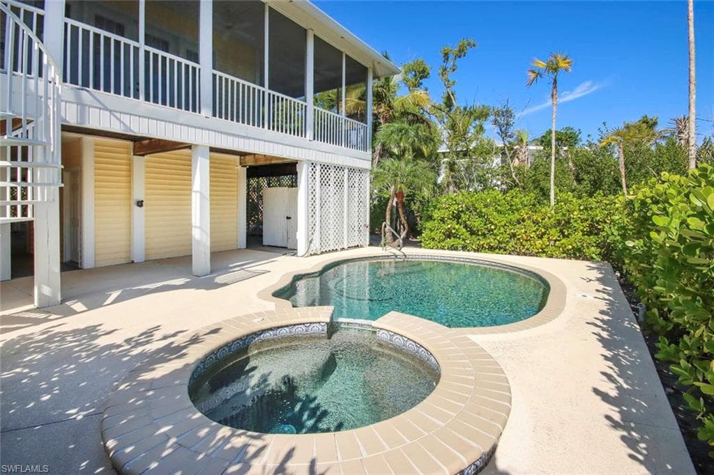 580 Sea Oats DR, SANIBEL FL 33957-38