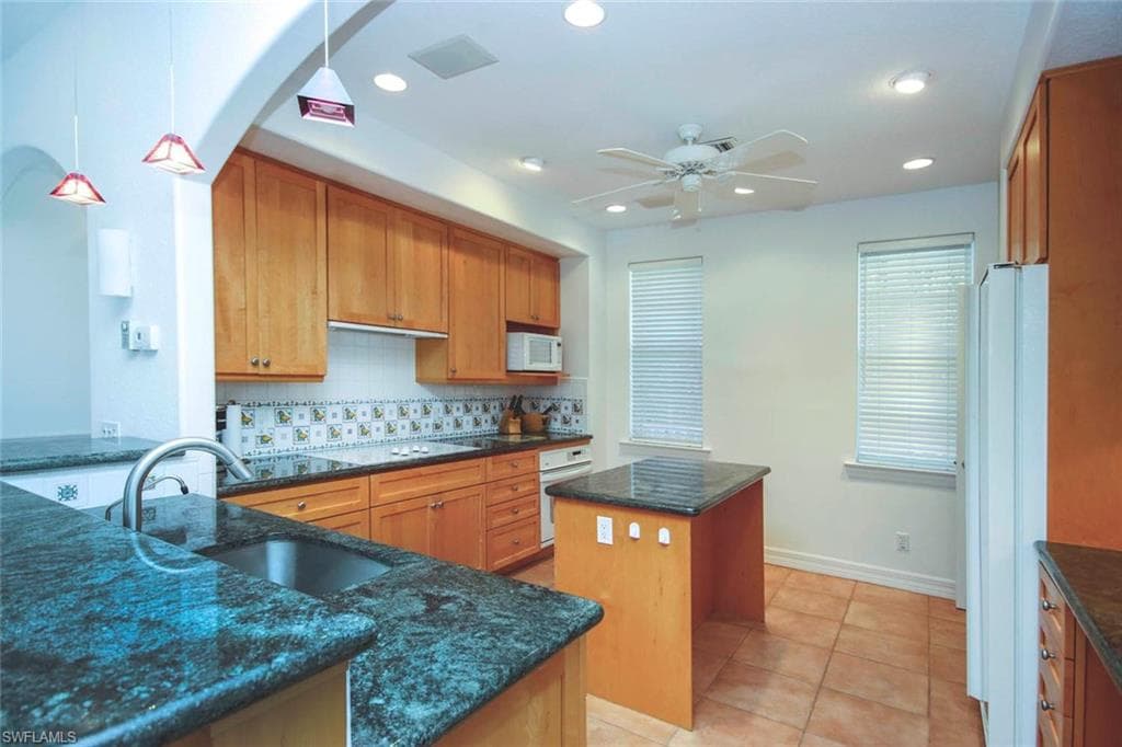 580 Sea Oats DR, SANIBEL FL 33957-7